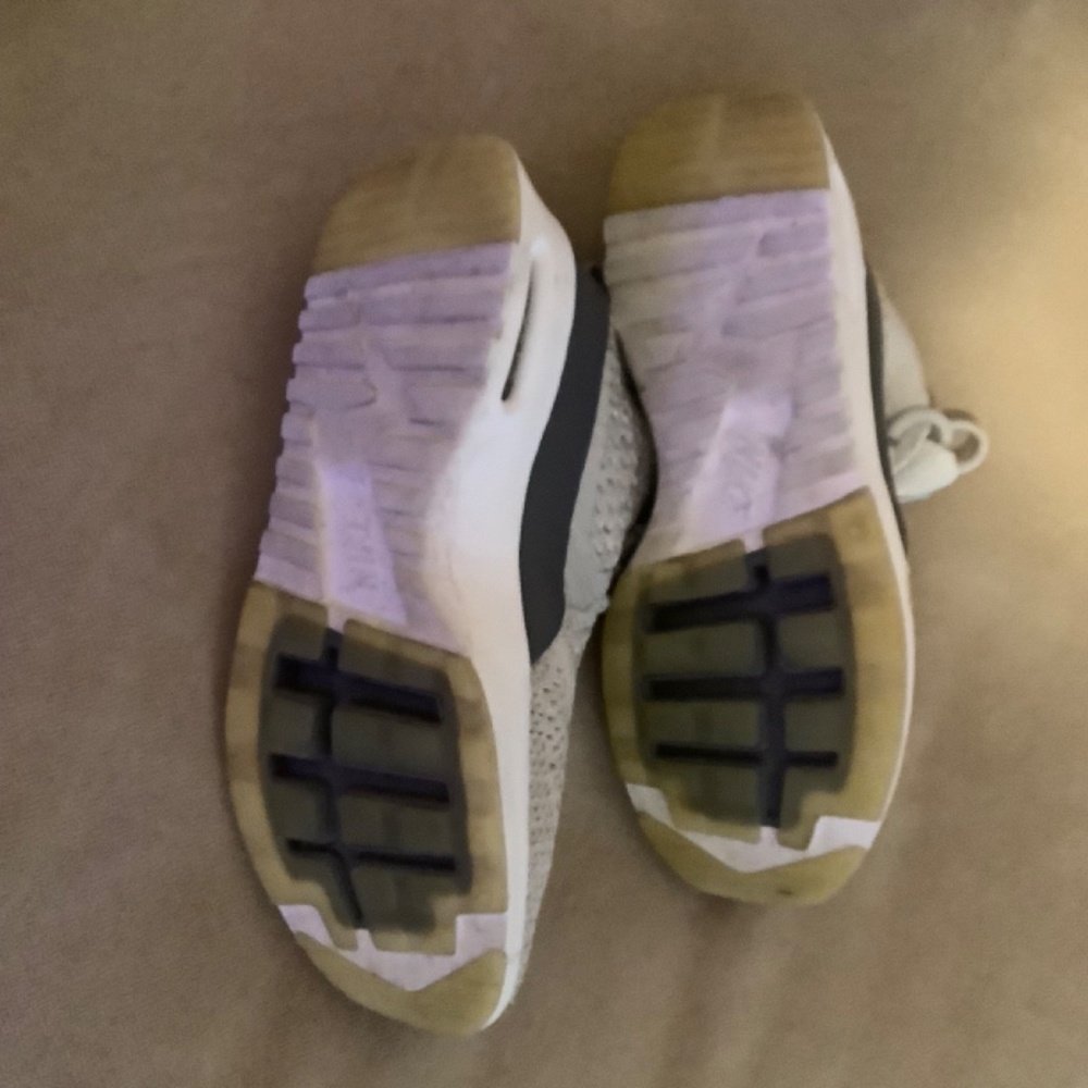 Sneakers - Picture 7 of 10